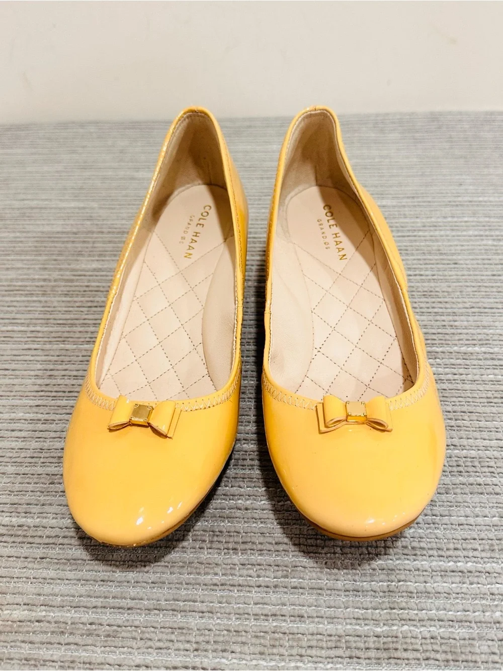 Cole Haan Tali Yellow Patent Leather Wedge Pumps Bow Accent Women's Size 7B